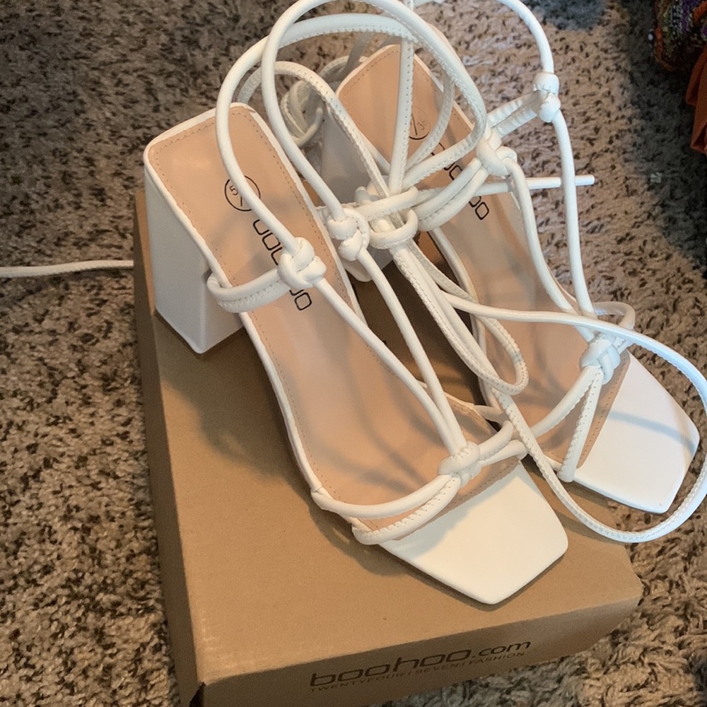 BOOHOO STRAP UP HEELS size 38 (7)